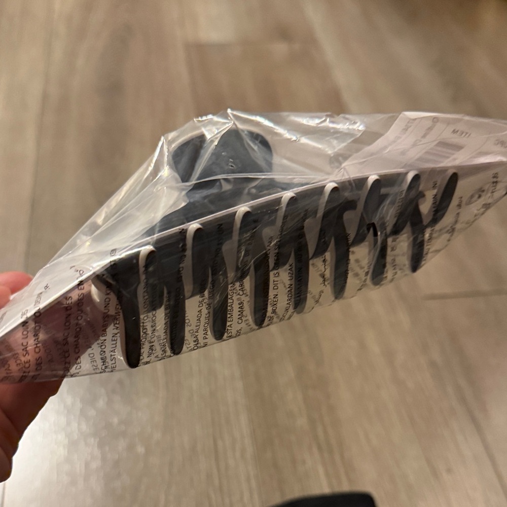 Alo Yoga Black and White Outline Hair Claw Clip